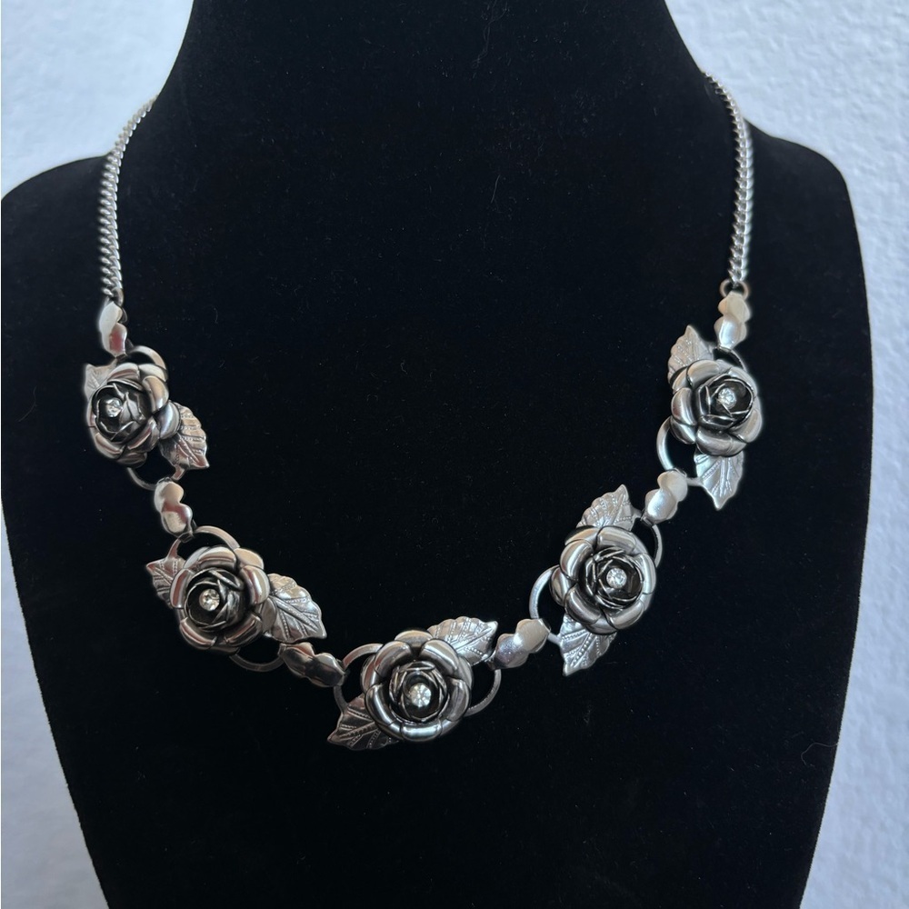 Elegant Silver Rose and Rhinestone  Necklace
